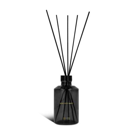 Serenity Mist Home Fragrance - luxueuze geurstokjes met een warme houtgeur en frisse citrus Serenity Mist Home Fragrance - luxueuze geurstokjes met een warme houtgeur en frisse citrus