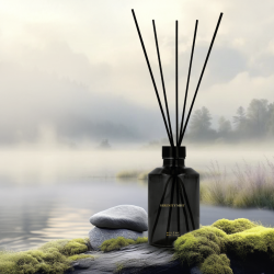 Serenity Mist Home Fragrance - luxueuze geurstokjes met een warme houtgeur en frisse citrus